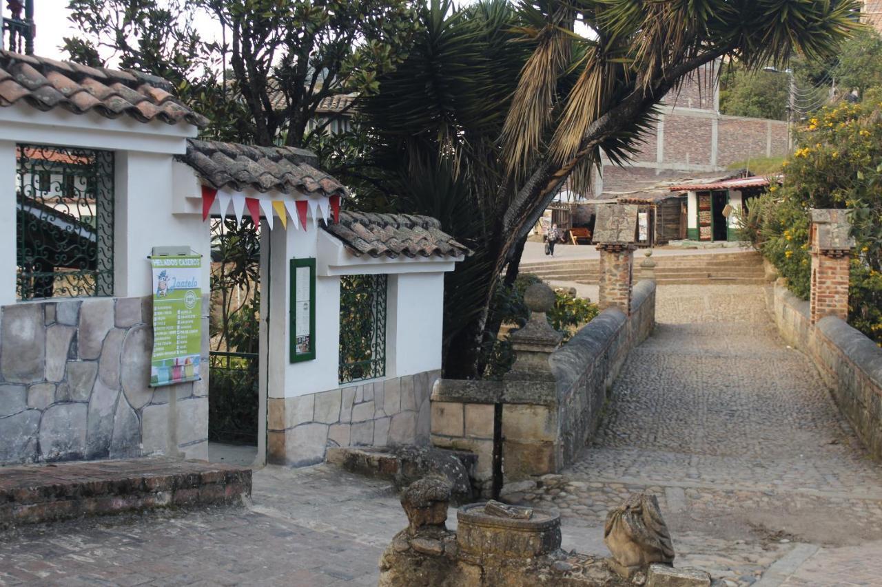 Hotel Calicanto Real Cafe Museo Mongui Luaran gambar