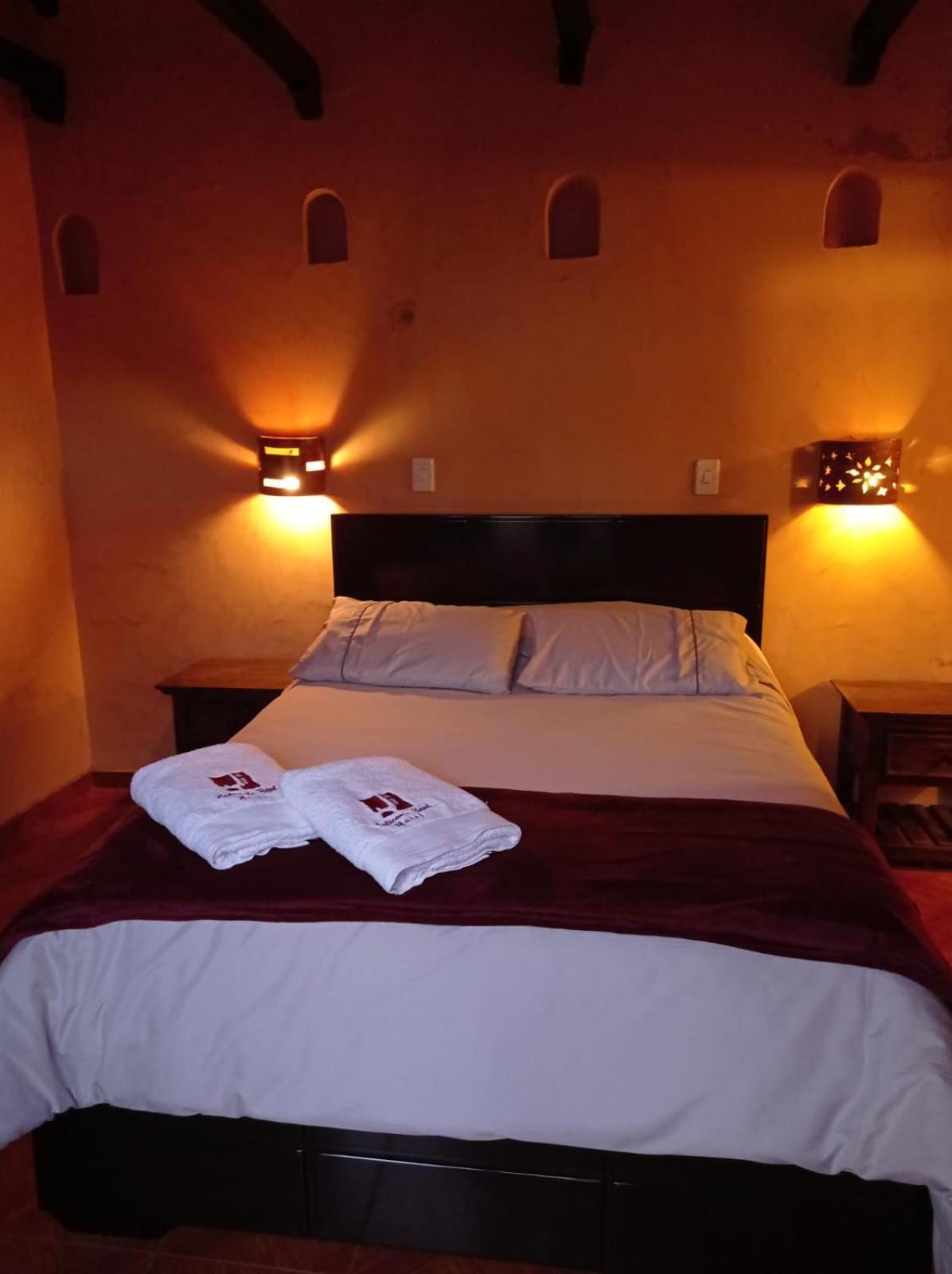 Hotel Calicanto Real Cafe Museo Mongui Luaran gambar