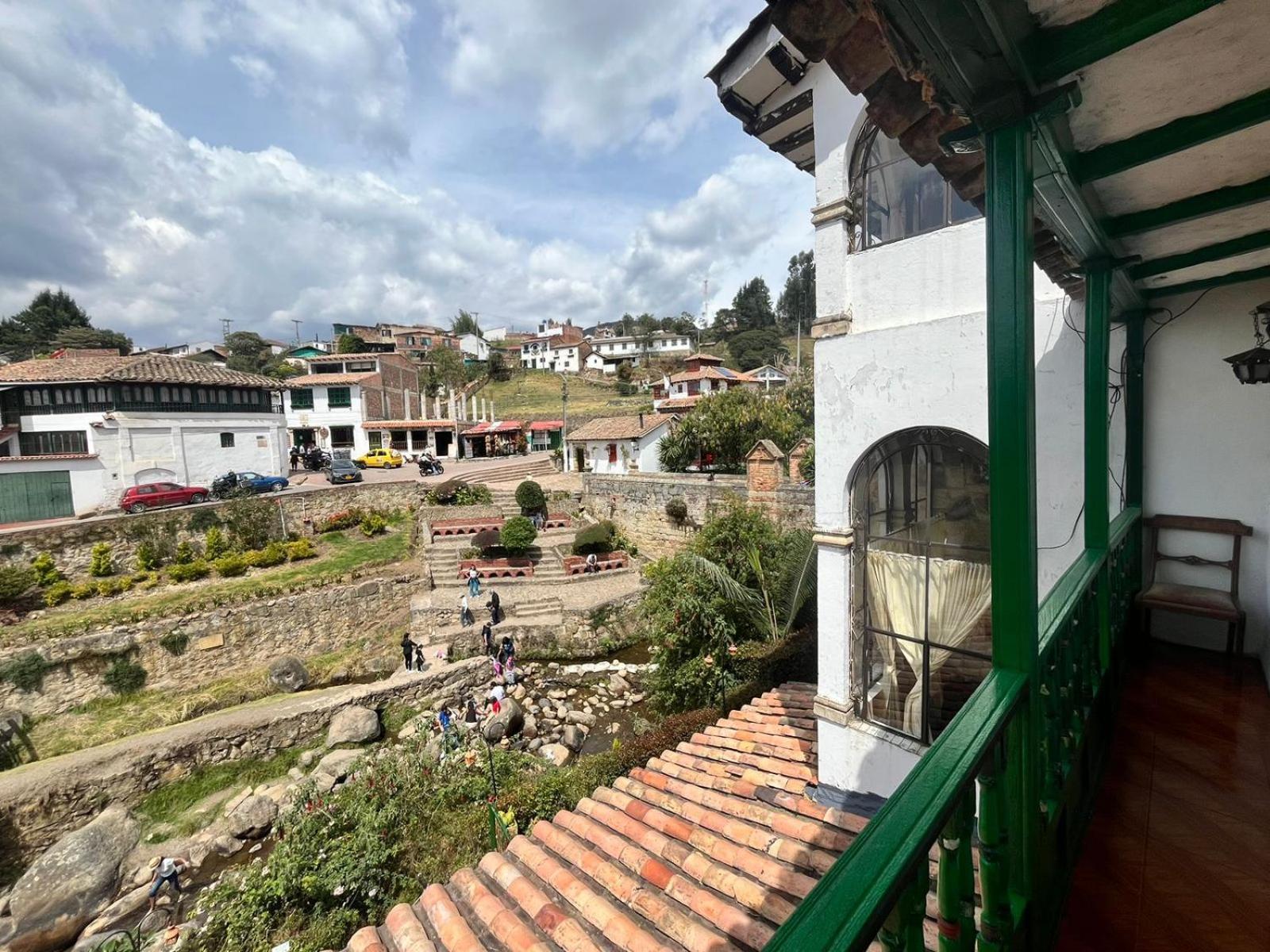 Hotel Calicanto Real Cafe Museo Mongui Luaran gambar