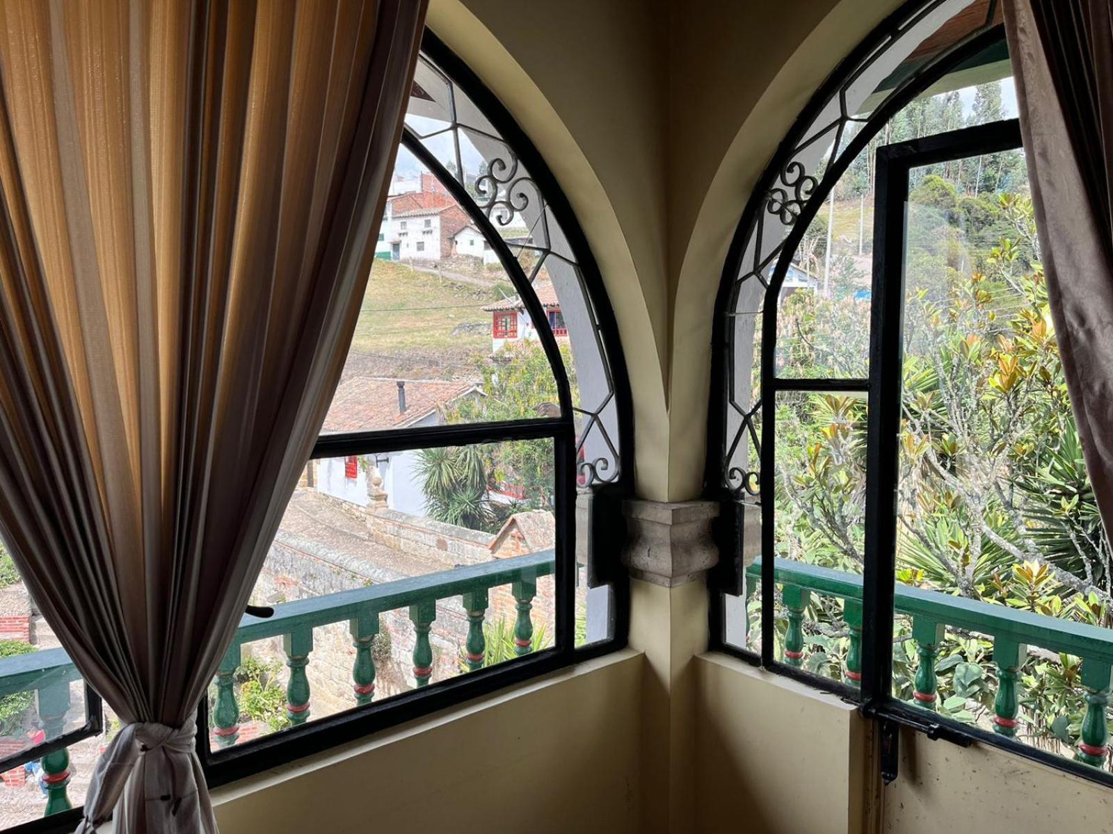Hotel Calicanto Real Cafe Museo Mongui Luaran gambar