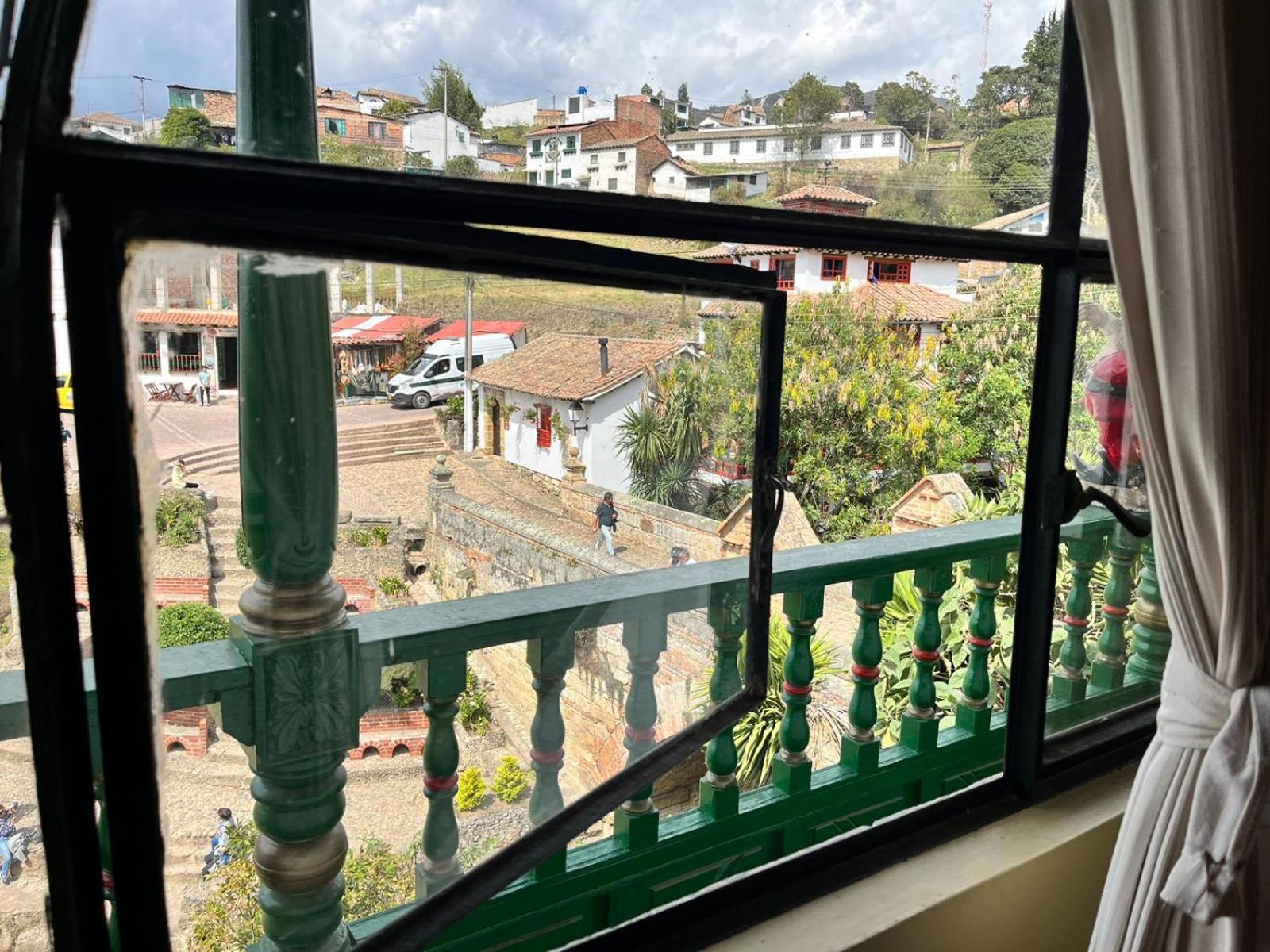 Hotel Calicanto Real Cafe Museo Mongui Luaran gambar